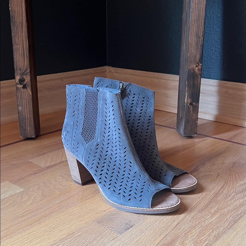 Toms Women's Gray Peep-Toe Heeled Boots